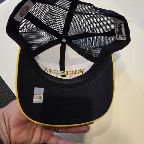 University of Michigan Hat Wolverines Snapback Mesh Adjustable Trucker Dad Cap - Picture 5 of 7